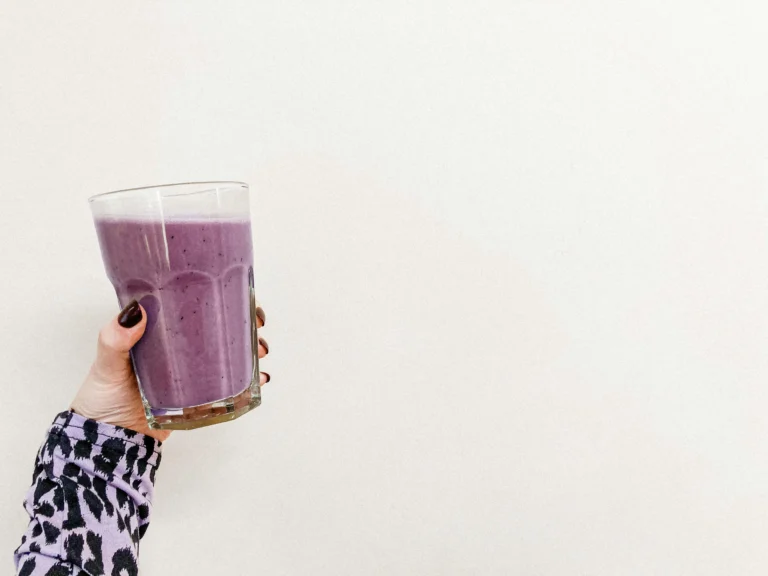 5 High Protein Smoothie Recipes for Breakfast (Easy, Delicious & Packed With Energy)